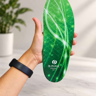 Palmilha ortopédica verde com padrão em rede e texto BAAK Orthostep mid
