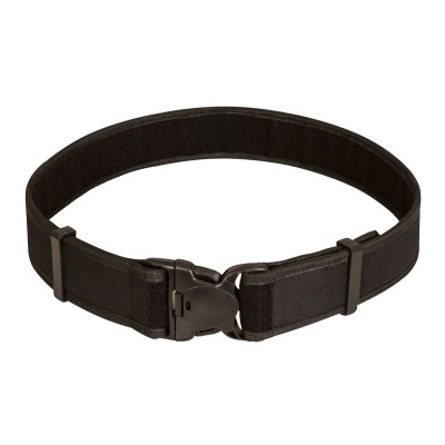 Cinto preto ajustável com fivela de fecho rápido