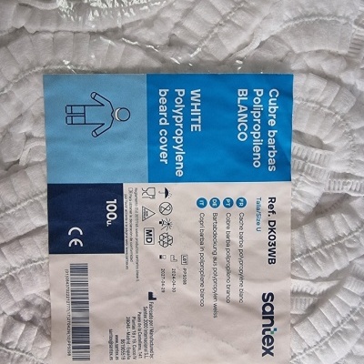 Cobre&#x20;barbas&#x20;branca&#x20;em&#x20;polietileno