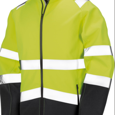 Casaco de alta visibilidade verde com faixas refletoras e detalhes pretos.