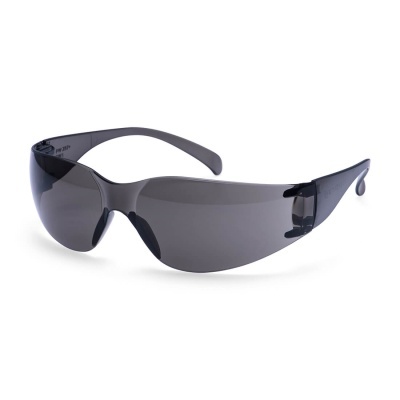 Óculos de sol desportivos com lentes fumadas escuras