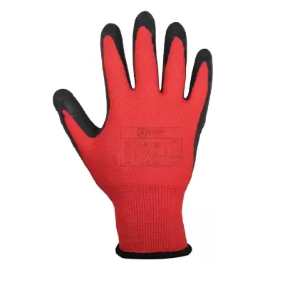 Luvas de trabalho vermelhas e pretas com texto impresso no dorso