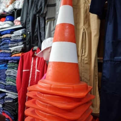 Cone&#x20;de&#x20;Sinaliza&#x00E7;&#x00E3;o&#x20;54cm
