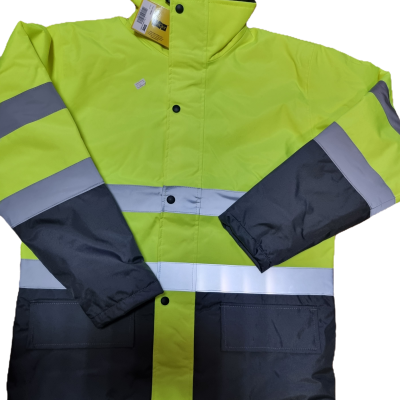 Casaco de alta visibilidade amarelo e cinza com faixas refletoras e bolsos frontais