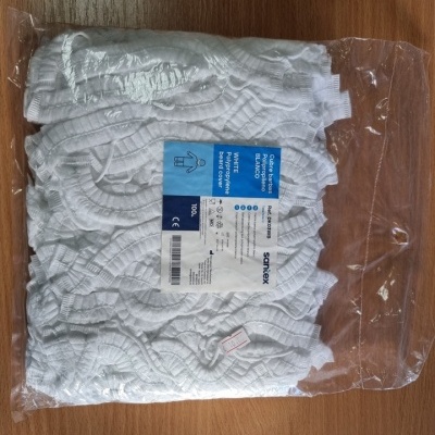 Cobre&#x20;barbas&#x20;branca&#x20;em&#x20;polietileno