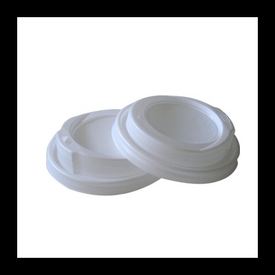 Duas tampas brancas para copos descartáveis em plástico