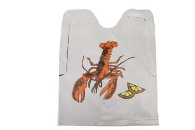 Saco plástico branco com lagosta vermelha e fatias de limão