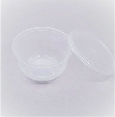 Tigela plástica transparente com tampa