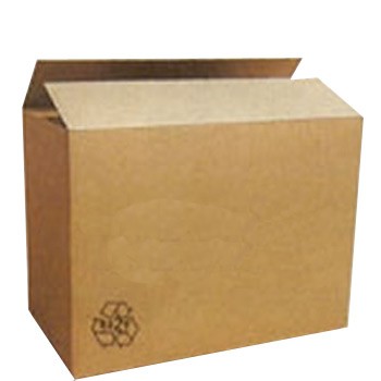 Caixa de cartão castanho com aba aberta e símbolo de reciclagem