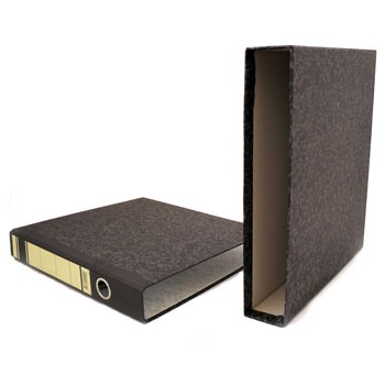 Dois pastas de arquivo de papelão preto texturizado, um deitado e outro em pé