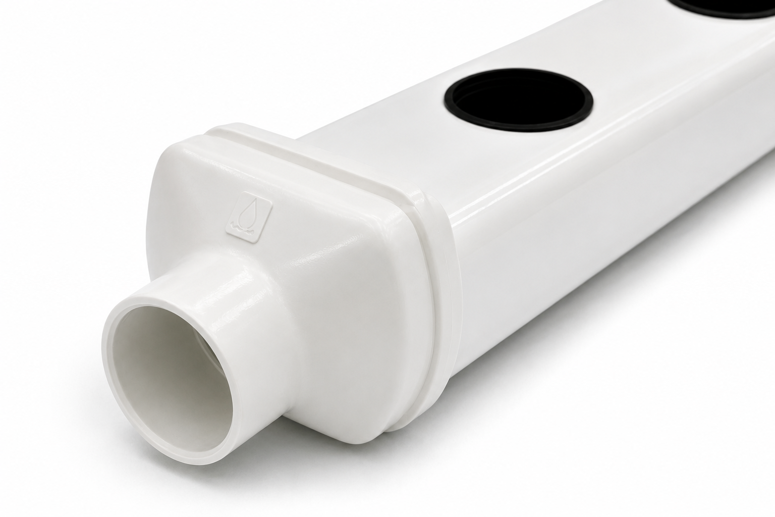 Topo com Descarga para Perfil Produção (80mm) Tubo de plástico branco com aberturas e símbolo em relevo