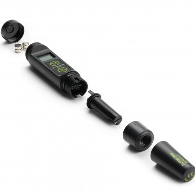 Monitor portátil digital para teste de PH preto aberto