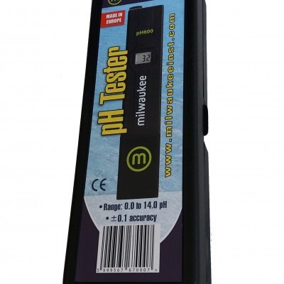 Medidor digital de pH Milwaukee ph600 em caixa preta com etiquetas coloridas