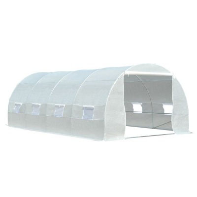 Estufa túnel branca com janelas e abertura frontal ampla