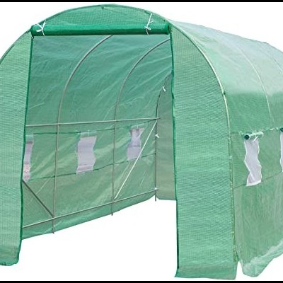 Estufa de jardim verde com estrutura metálica e janelas brancas de rede