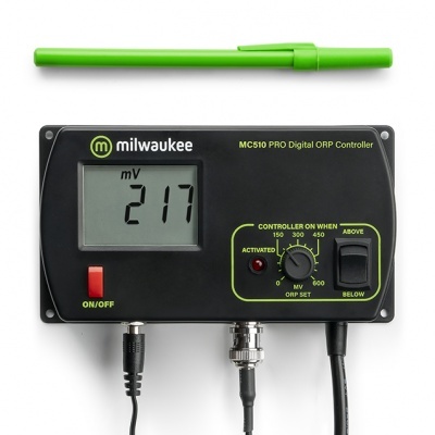 Controlador digital Milwaukee MC510 PRO ORP preto com visor e caneta verde
