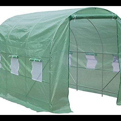 Tenda de estufa verde com estrutura metálica e janelas de rede branca