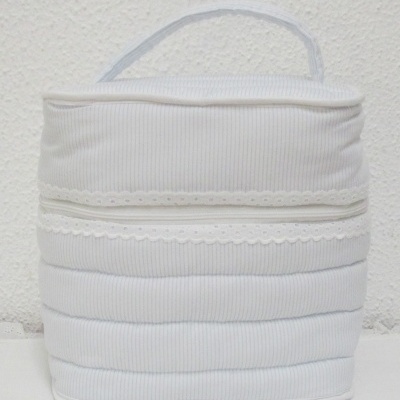 Bolsa branca com fecho de correr e alça superior em tecido