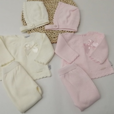 Conjuntos de roupa para bebé creme e rosa com casaco, calças e gorro com laços e renda delicada