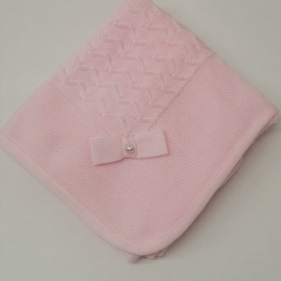 Manta cor-de-rosa em malha com laço e pérola