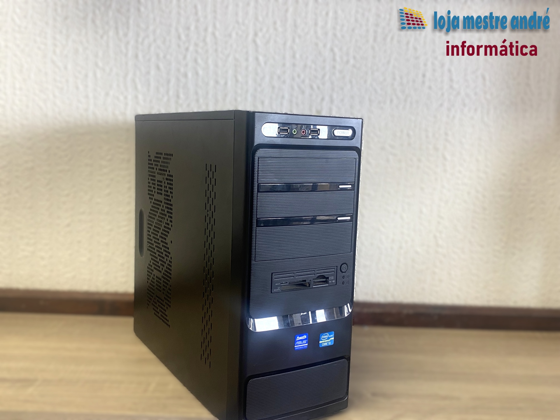 LMA B2 Torre de computador preta com múltiplos compartimentos e autocolantes ASUS e Intel Core i3