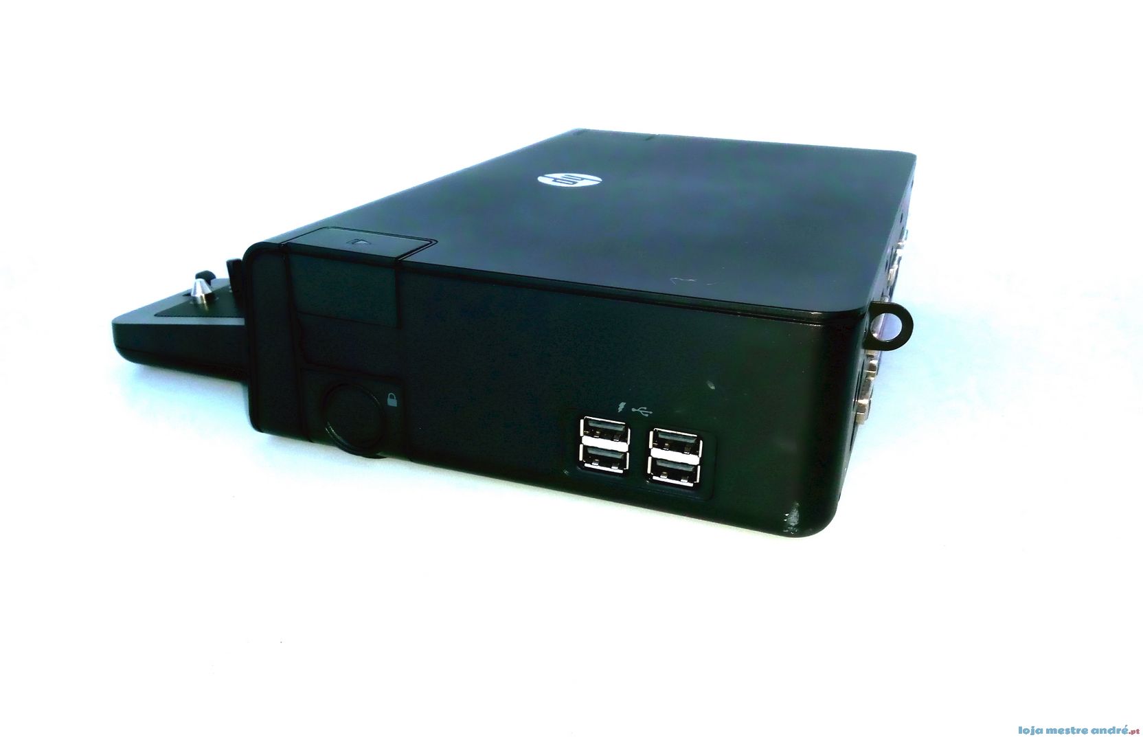 Docking station HP Advanced DS Computador portátil preto com portas USB visíveis e logótipo HP