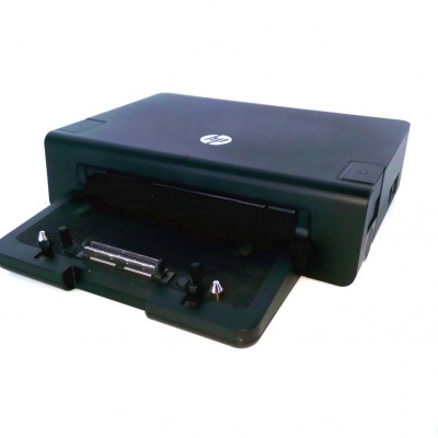 Impressora HP preta com bandeja de saída aberta