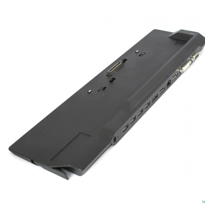 Base de expansão preta para portátil com várias portas e conectores