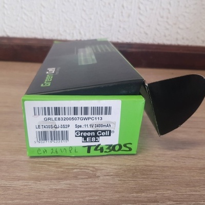 Embalagem de bateria para laptop Green Cell LE83 T430S preta e verde com etiquetas e texto manuscrito