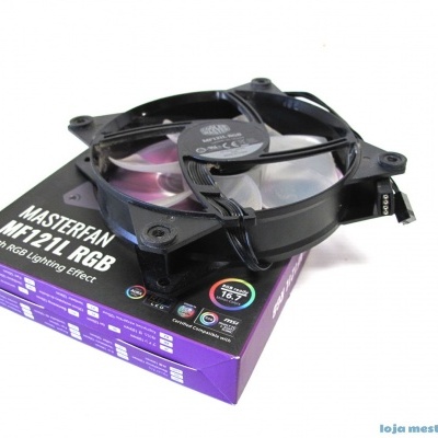 Ventoinha de computador Masterfan MF121L RGB preta em cima de embalagem roxa