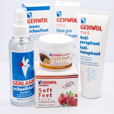 Produtos cosméticos GEHWOL e GERLASAN para pés em fundo branco