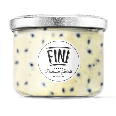 Frasco vidro com gelado amarelo e manchas pretas e rótulo FINI Premium Gelato
