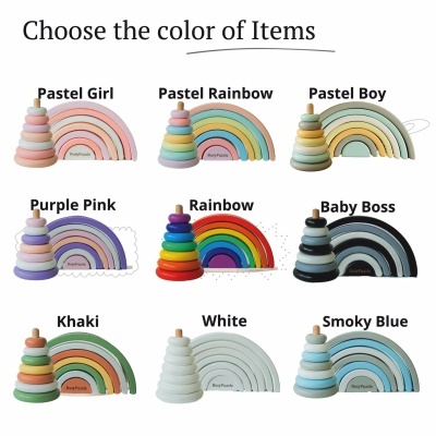 Brinquedos de madeira coloridos organizados em oito conjuntos com nomes e cores diferentes.