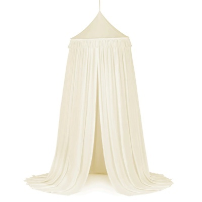 Dossel de tecido branco com topo em cone