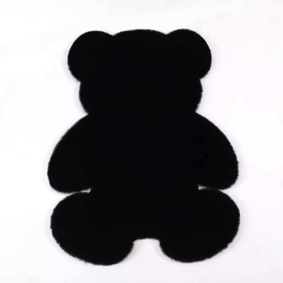 Tapete preto em forma de urso