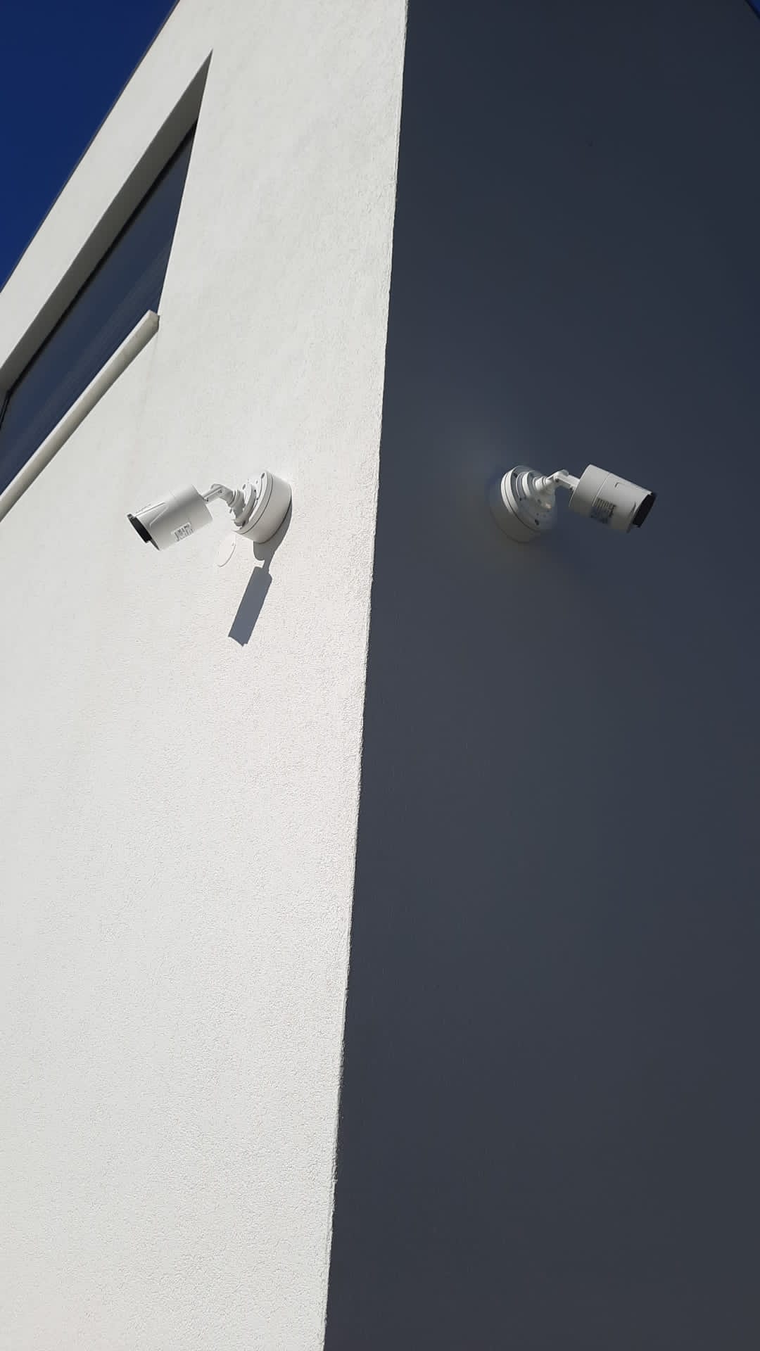 Instala&ccedil;&atilde;o c&acirc;mara bullet com base