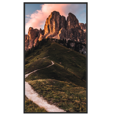 quadro com fotografia de montanha e caminho terrestre em moldura preta