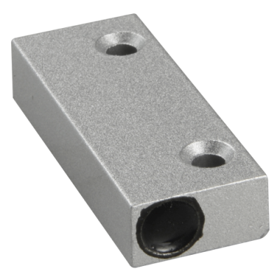 Peça metálica retangular prateada com dois buracos circulares