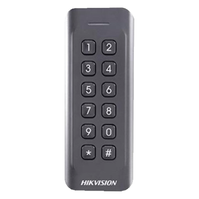 Controle remoto preto com botões numéricos e marca HIKVISION