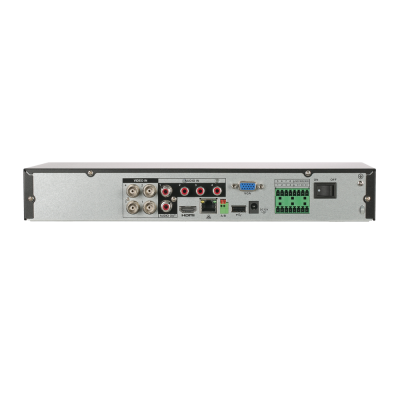 Equipamento eletrónico com várias portas de conexão e interruptor