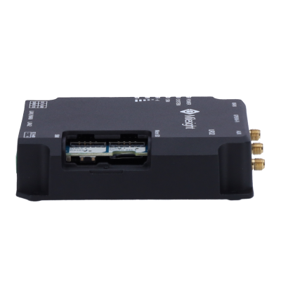 Dispositivo electrónico preto com conectores e antenas douradas