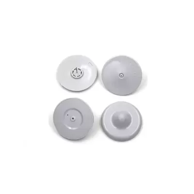 Quatro peças redondas de plástico cinzento claro em fundo branco