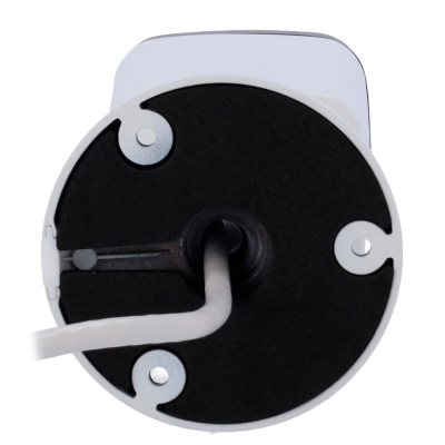 Vista inferior de uma câmara de segurança com cabo branco