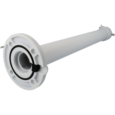 Peça tubular branca com flange e junta de vedação sobre fundo branco