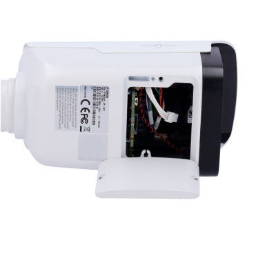 Câmara de segurança branca com componentes internos visíveis e etiqueta de modelo