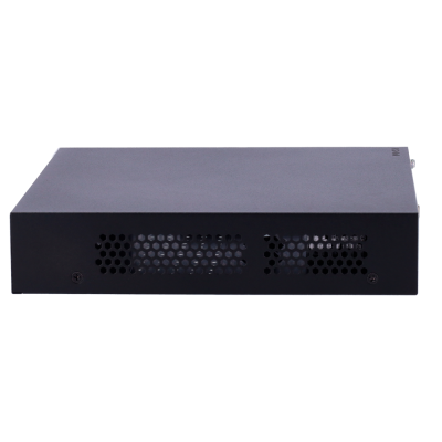 Caixa metálica preta com ventilação hexagonal na parte frontal