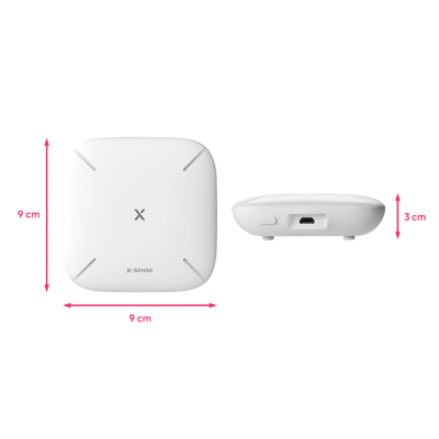 Dispositivo branco quadrado de 9x9x3 cm com porta USB e botão lateral da marca X-Sense