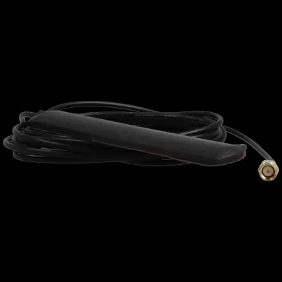 Antena preta com cabo preto enrolado e conector dourado