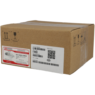 Caixa de cartão castanha com etiquetas HIKVISION e símbolos de manuseio