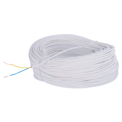 Rolo de cabo elétrico branco com fios expostos de várias cores